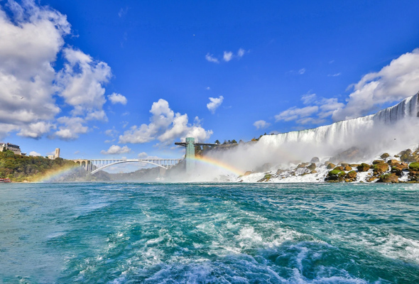 2022年加拿大将继续执行旅游签变绿卡政策 